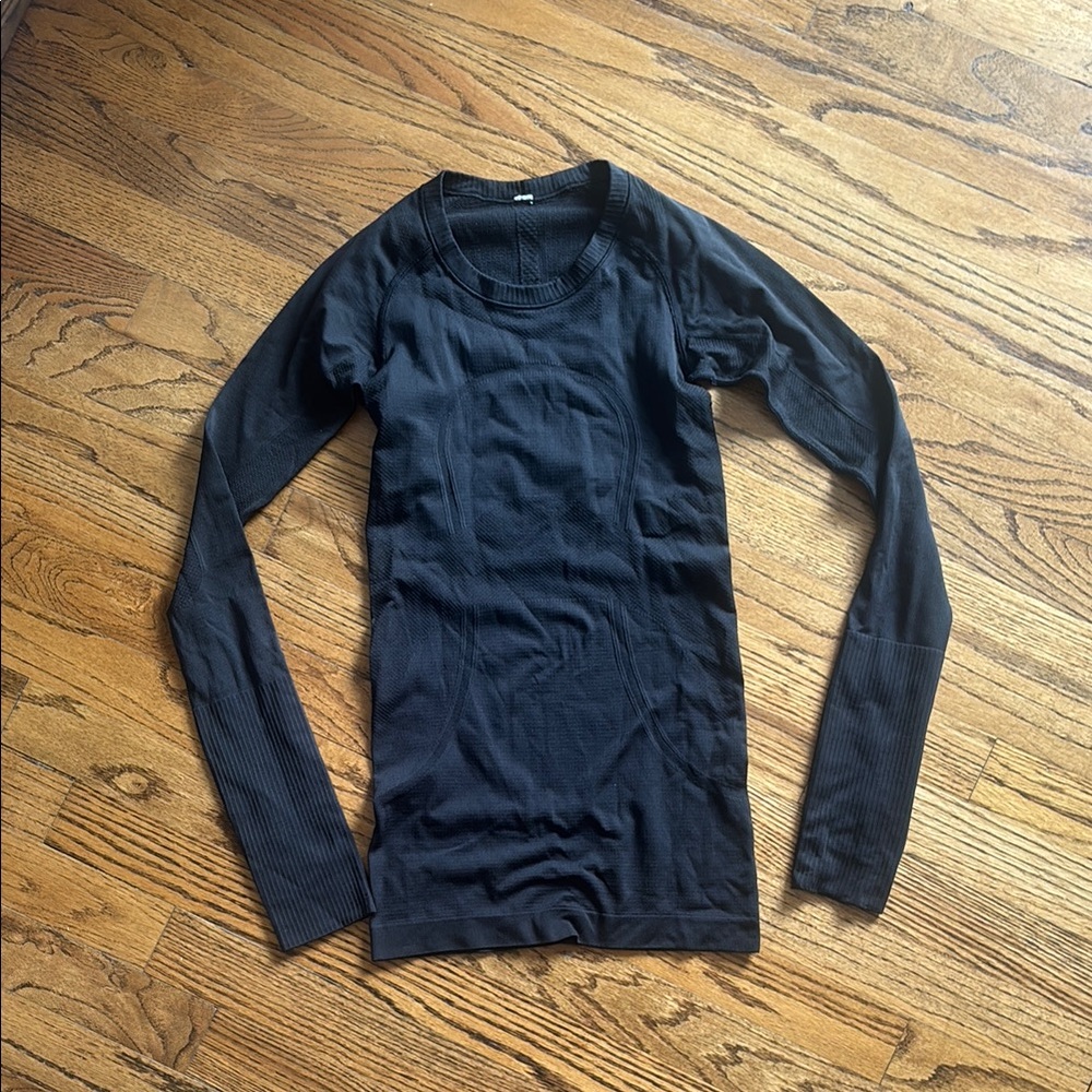 Lululemon black long sleeve